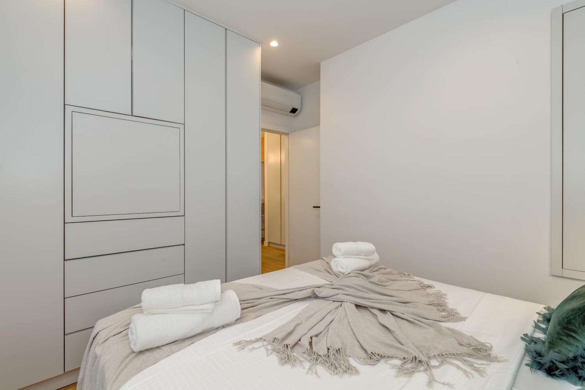Top Location! Spacious Lux Apartment -5 Min From Beach & Centre Split Exteriör bild