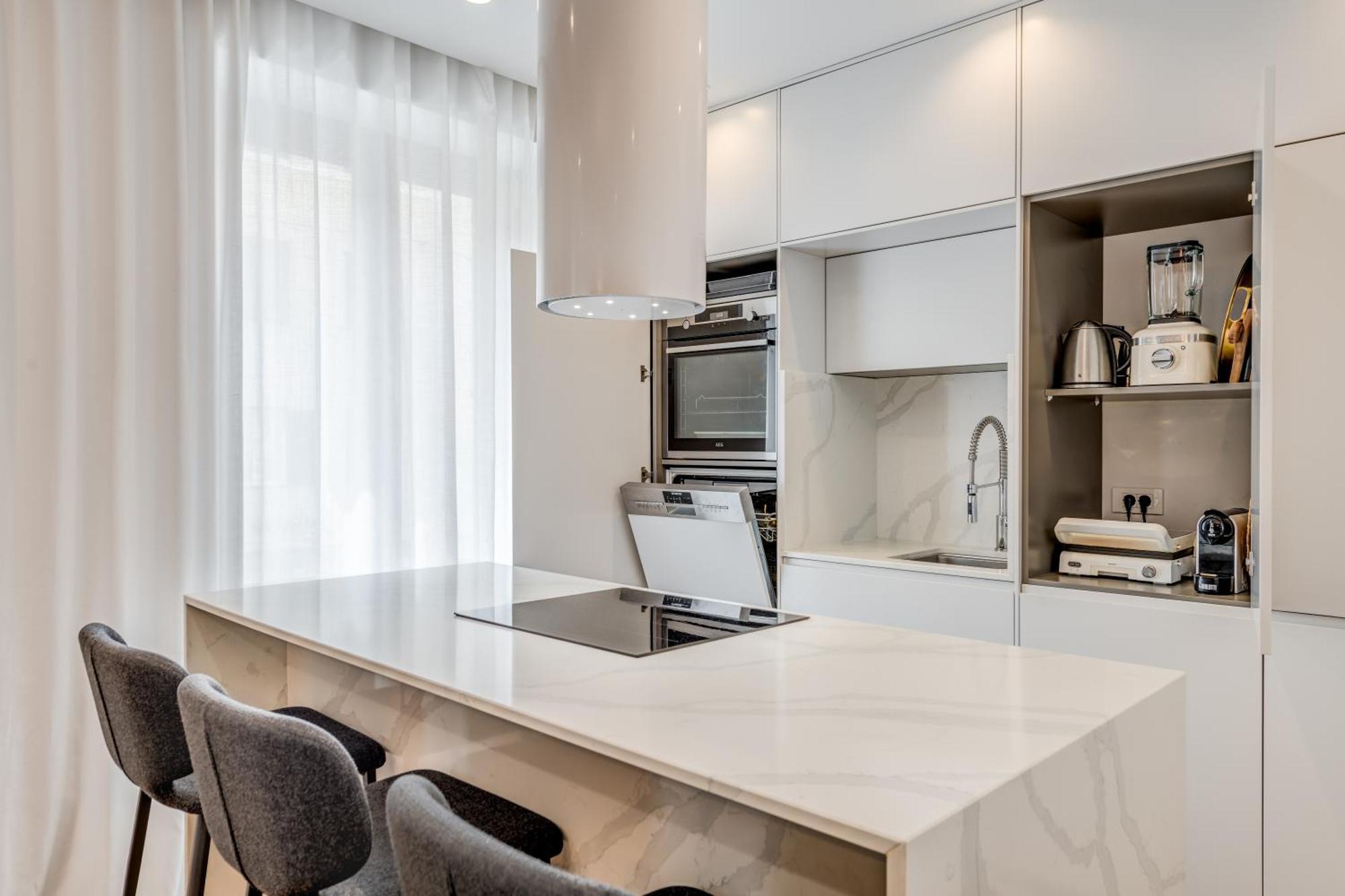Top Location! Spacious Lux Apartment -5 Min From Beach & Centre Split Exteriör bild