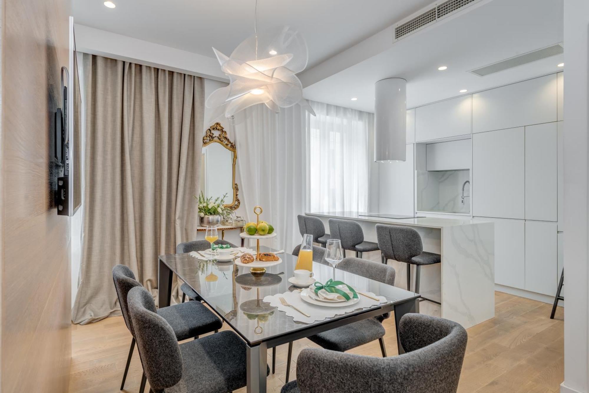 Top Location! Spacious Lux Apartment -5 Min From Beach & Centre Split Exteriör bild