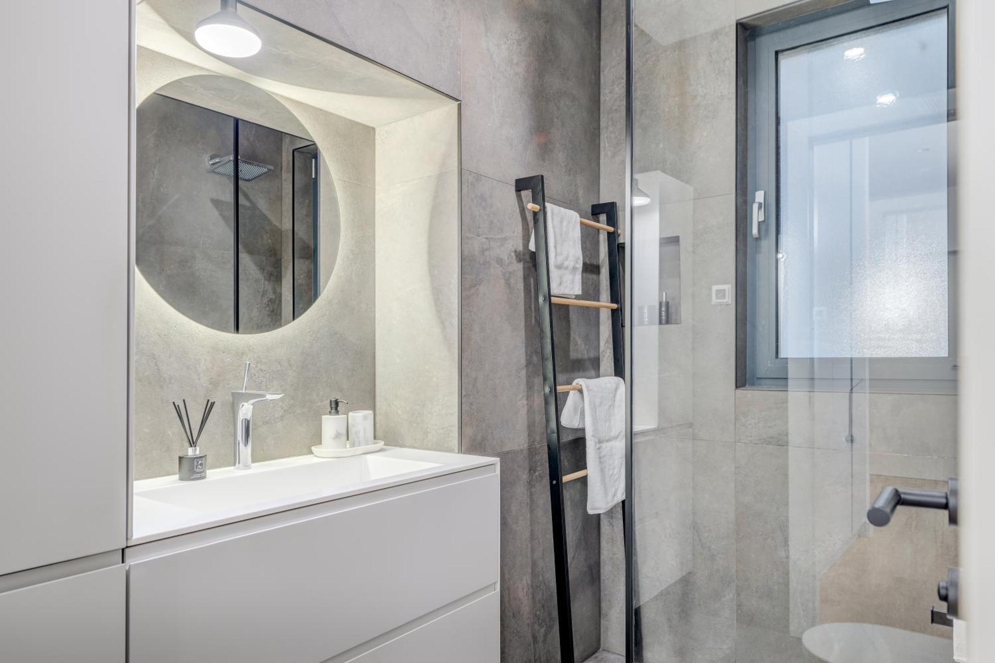 Top Location! Spacious Lux Apartment -5 Min From Beach & Centre Split Exteriör bild