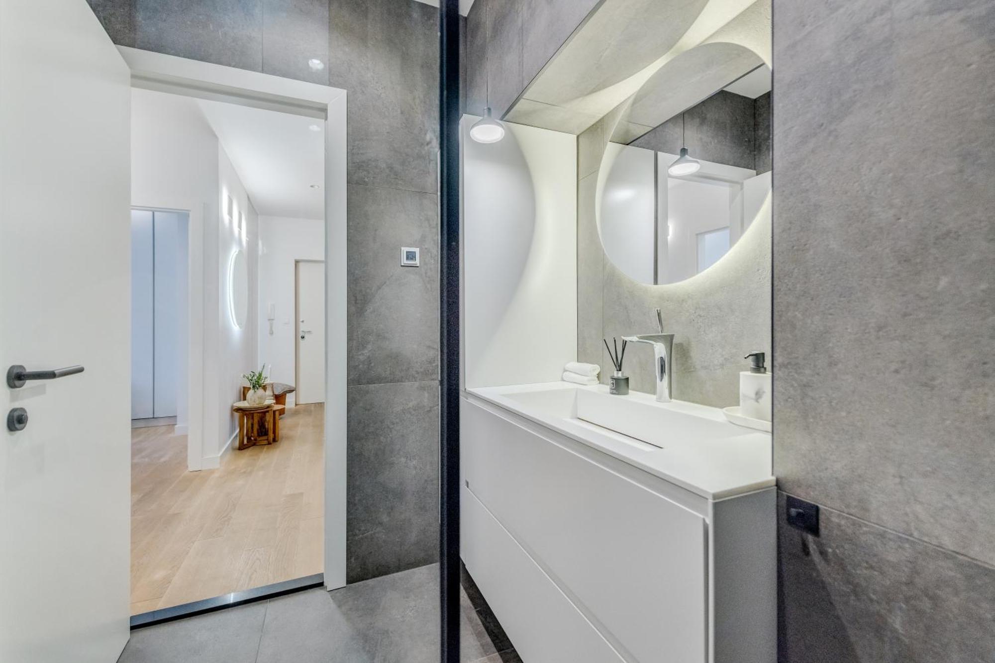 Top Location! Spacious Lux Apartment -5 Min From Beach & Centre Split Exteriör bild