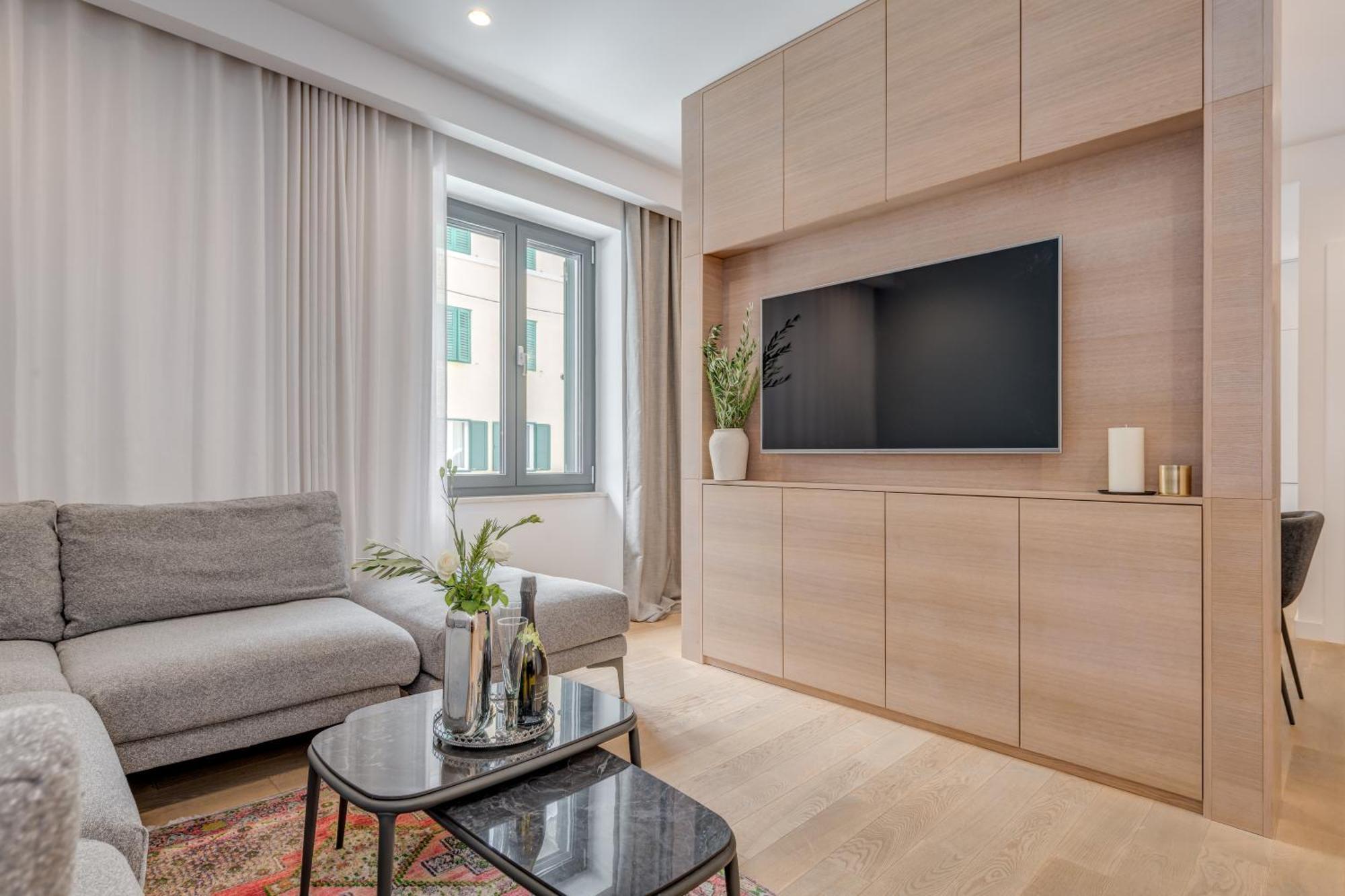 Top Location! Spacious Lux Apartment -5 Min From Beach & Centre Split Exteriör bild