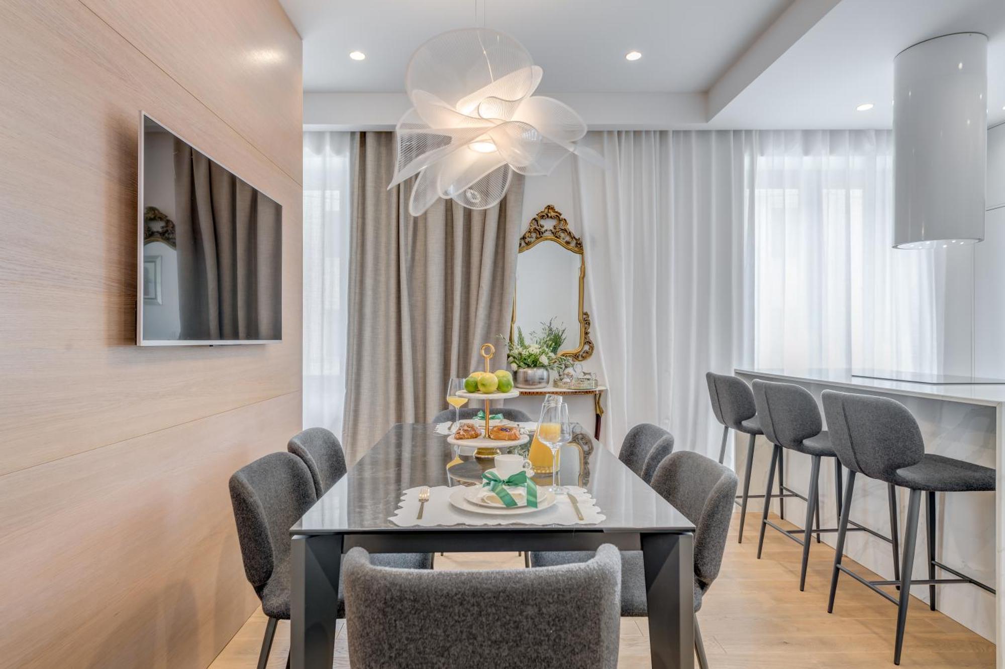 Top Location! Spacious Lux Apartment -5 Min From Beach & Centre Split Exteriör bild