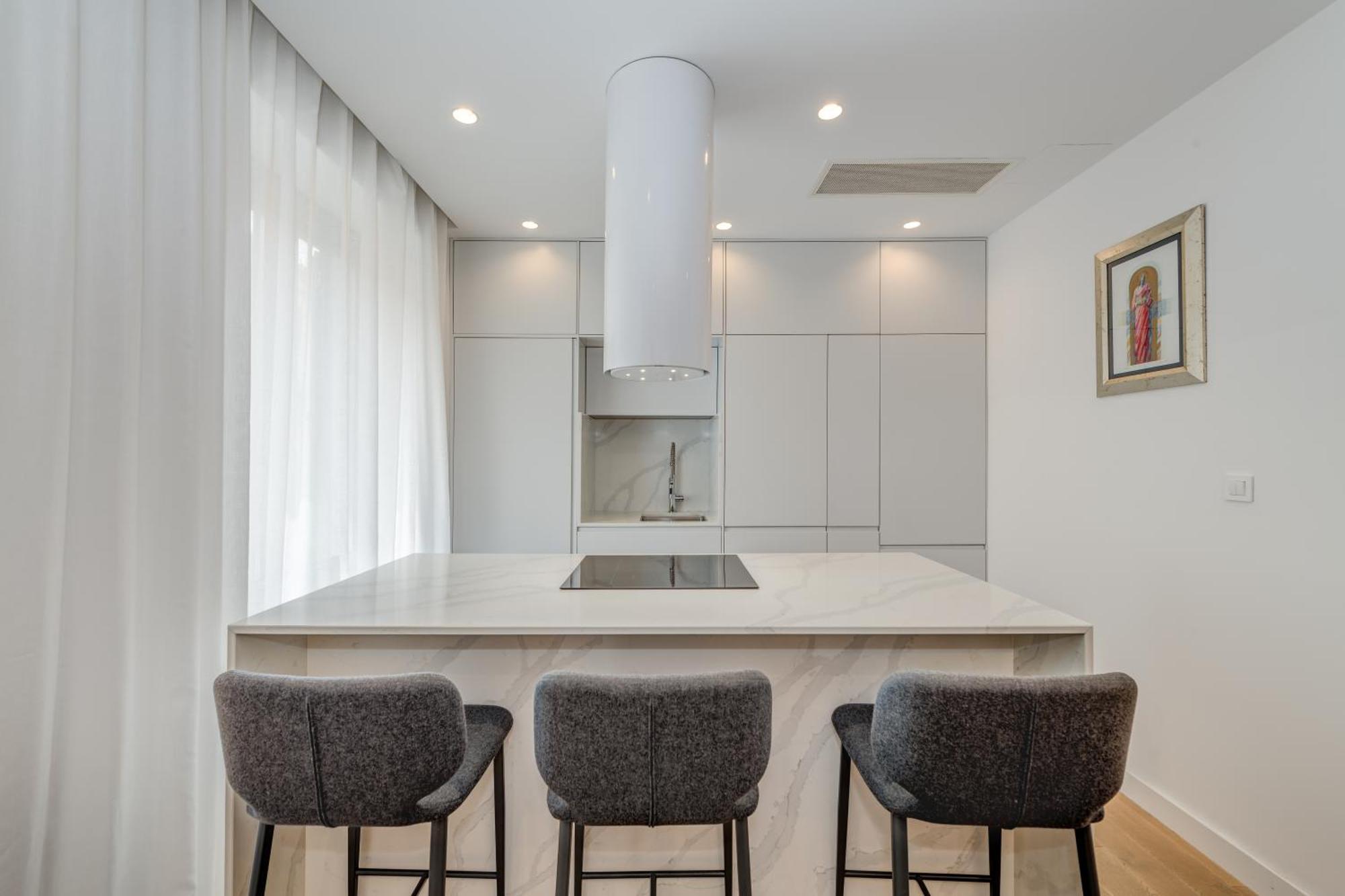 Top Location! Spacious Lux Apartment -5 Min From Beach & Centre Split Exteriör bild