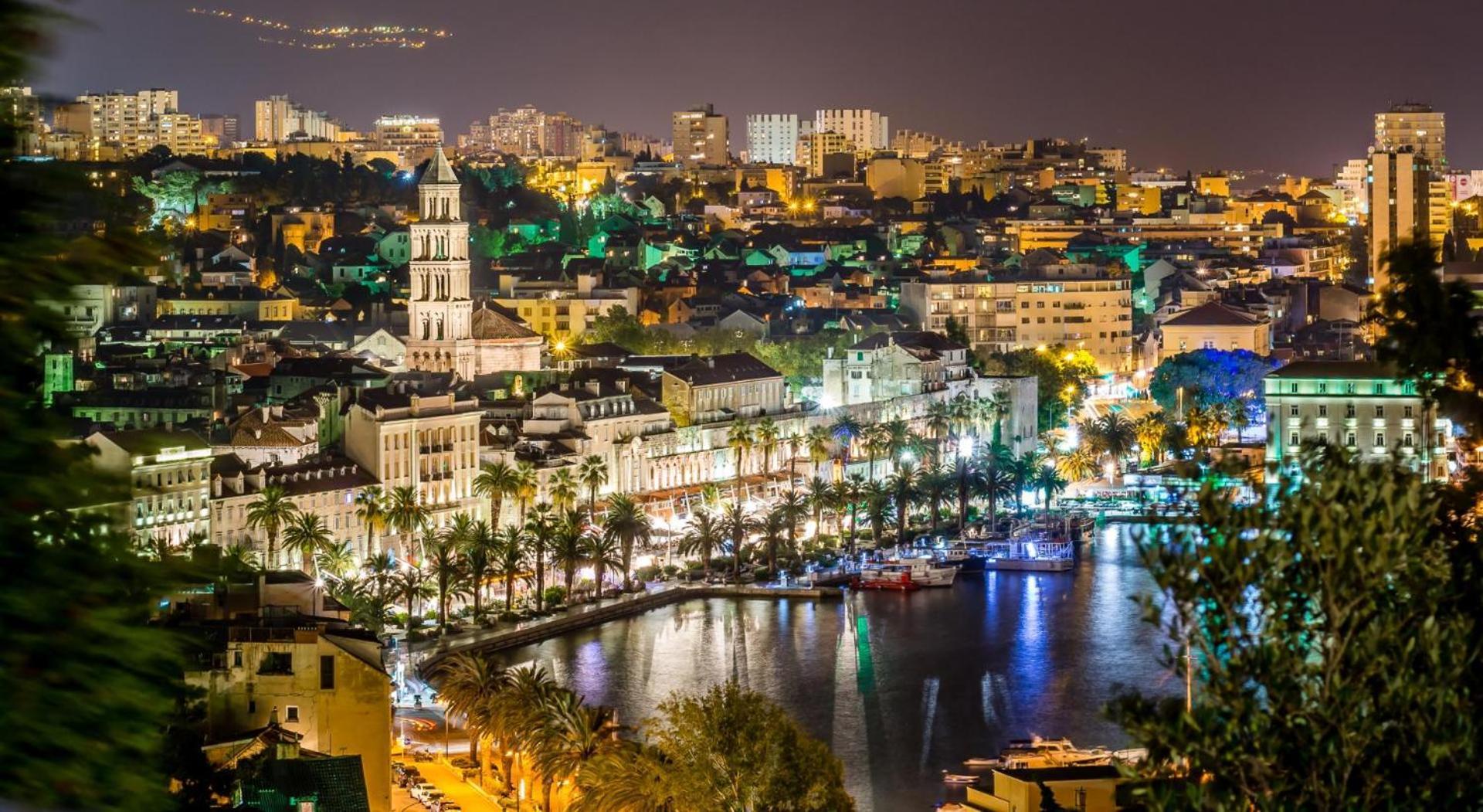 Top Location! Spacious Lux Apartment -5 Min From Beach & Centre Split Exteriör bild